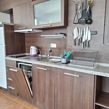 Apartman тристаен с уникална гледка-южен плаж поморрие, новия град